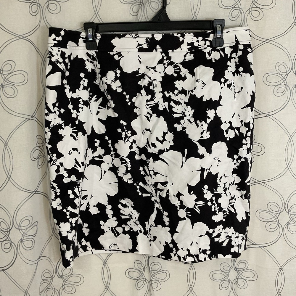 Womens Halogen Black White Floral Stretch Straight Skirt Size 16 Back Slit
